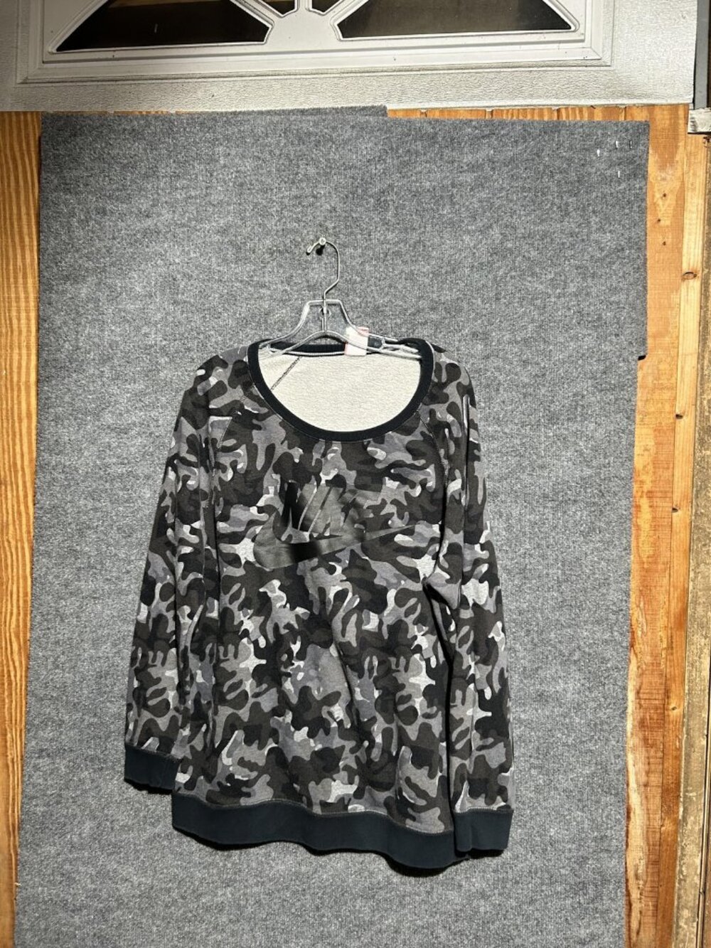 Nike Sweatshirt Mens Large Gray Camouflage Crewneck Pullover Fleece Swoosh Logo